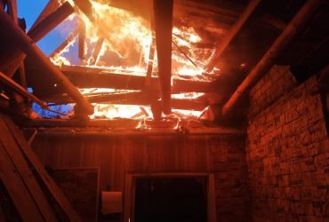 Окупанти обстріляли приватні будинки у Торецьку: є жертва та поранені (фото)