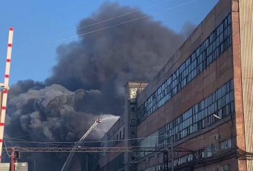 В России уже второй крупный пожар за сутки: горит завод по производству шин
