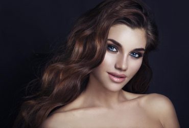 Який макіяж зробити на Новий рік 2023, щоб мати молодий і стильний вигляд (фото)