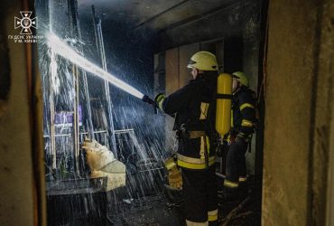 Стався вибух у столичній багатоповерхівці (фото)