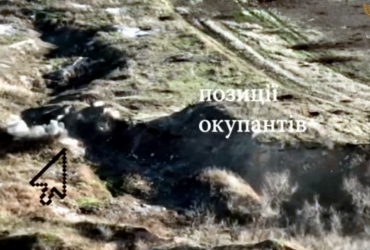 Українські десантники показали штурм російських позицій під Бахмутом (відео)