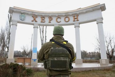 Войска оккупантов из артиллерии обстреляли Херсон, есть погибший - ОП