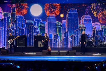 Звезды Вечернего Квартала выпустили свою версию Шо ви браття и показали сгоревший Кремль