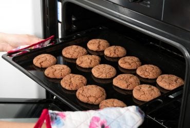 Овсяное печенье с корицей, изюмом и орехами: 4 простых рецепта