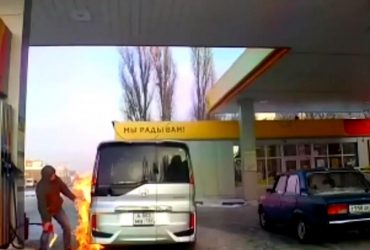 Підсвітив бак запальничкою: росіянин випадково спалив власну автівку (відео)