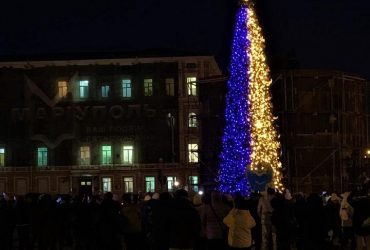 У Києві офіційно запалили головну новорічну ялинку країни (фото)