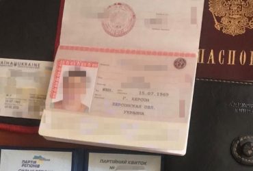 Затримано колаборантку, яка погрожувала херсонцям розстрілами за неучасть у референдумі