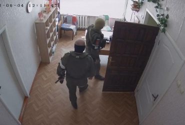 Росіяни зі зброєю вдерлися в дитбудинок на Херсонщині, щоб викрасти дітей (відео)
