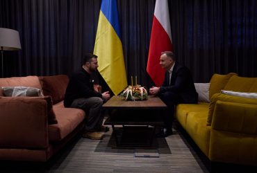Дорогою додому Зеленський зустрівся з президентом Польщі: що вони обговорили (відео)