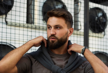 Бросивший Огневич Андрей Задворный показал свою девушку