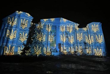 Перед Різдвом відомий на весь світ митець підсвітив будівлі Києва (фото)