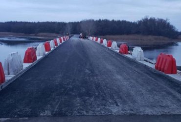 На Харківщині відновили підірваний росіянами міст на Печенізькому водосховищі (фото)