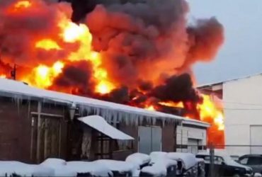 У Новосибірську загорівся склад: площа пожежі склала 1,8 кілометра квадратних (відео)