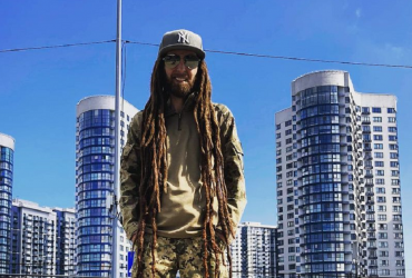 Известный певец выставил на аукцион квартиру, чтобы помочь ВСУ