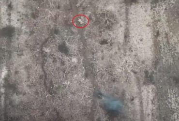 Окупант вдавав мертвого, щоб утекти від дрона ЗСУ (відео)