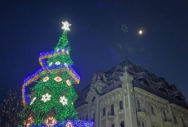В центрі Одеси відкрили Новорічну ялинку в національних кольорах