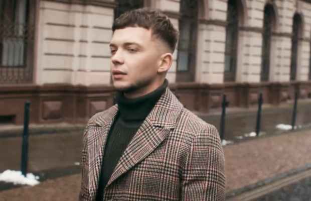 Переможець "Голосу країни" Лазановський показав своїх батьків у зворушливому різдвяному кліпі