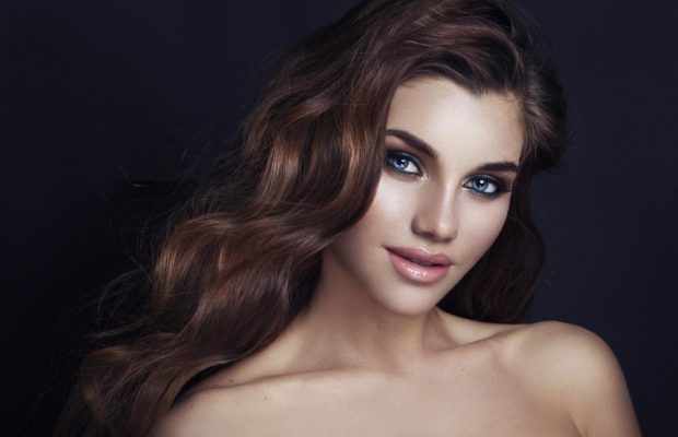 Как правильно наносить тональный крем, чтобы его не было видно: раскрыт секрет