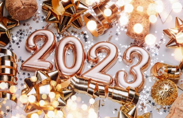Привітання з Новим роком 2023: найкращі побажання та яскраві картинки