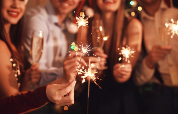 Как поднять настроение на Новый год: лучшие лайфхаки для праздников