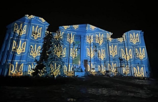 Перед Різдвом відомий на весь світ митець підсвітив будівлі Києва (фото)