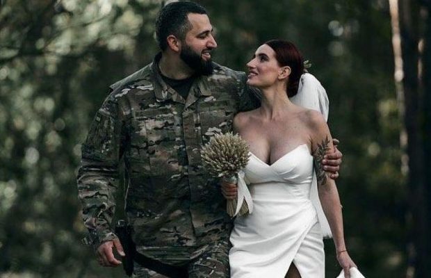 "Багато сліз": вагітна снайперка Емеральд розповіла про важкий стан