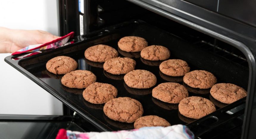 Вівсяне печиво з корицею, родзинками та горіхами: 4 простих рецепти