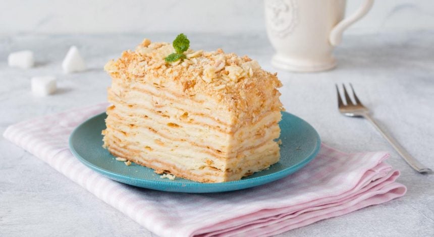 Чтобы с тестом не возиться: как приготовить ленивый Наполеон