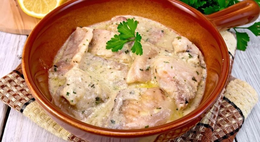 Вкуснее, чем из магазина: как сделать тушенку из рыбы в духовке