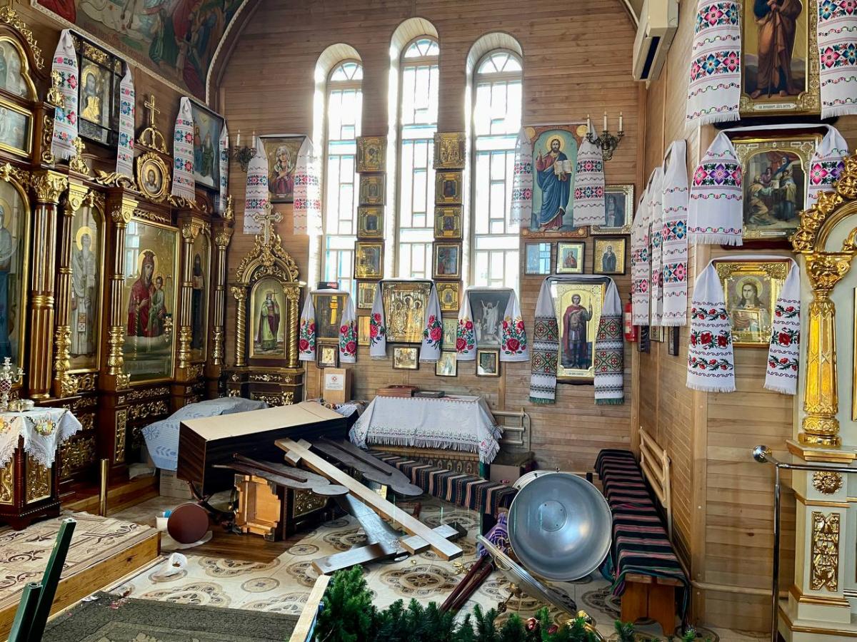В Винницком храме УПЦ МП на священника совершили нападение бритвой: в нападавшего стреляли / фото УПЦ МП В Винницком храме УПЦ МП на священника совершили нападение бритвой: в нападавшего стреляли / фото УПЦ МП