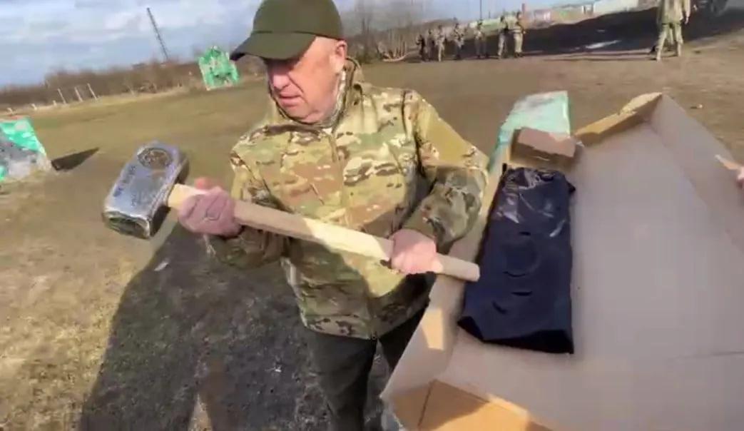 Кувалдинг, розстріл та зняття шкіри: 'вагнерівець' розповів про страти в ПВК Пригожина Кувалдинг, розстріл та зняття шкіри: 'вагнерівець' розповів про страти в ПВК Пригожина