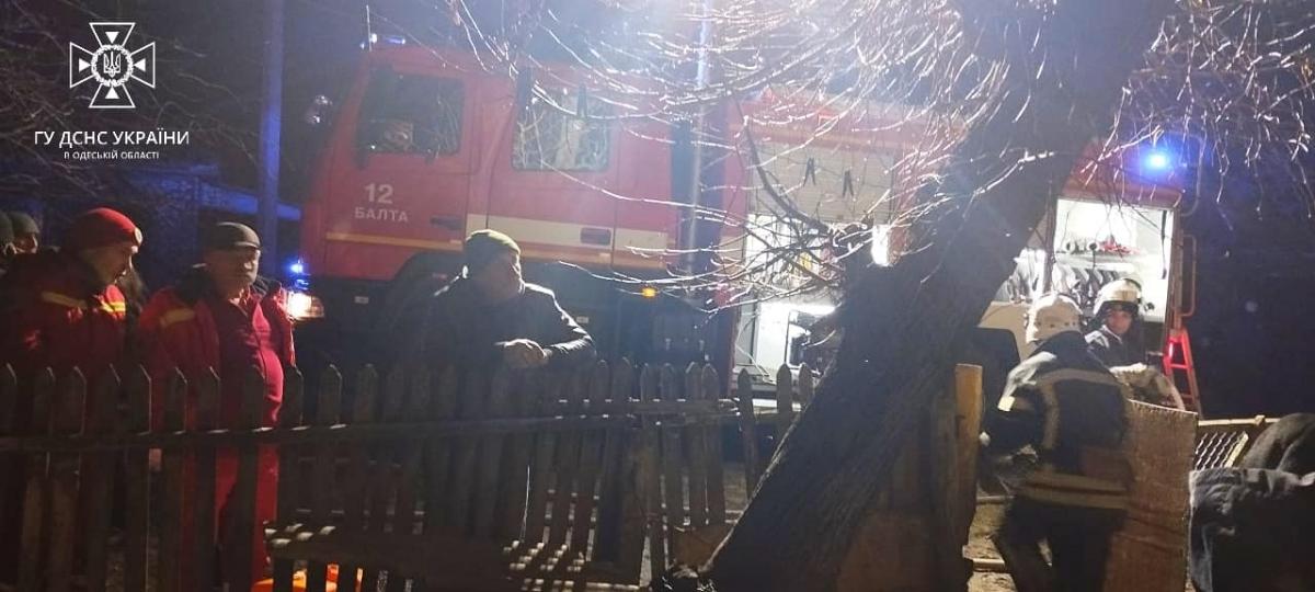 На Одещині внаслідок пожежі загинули четверо людей, серед яких троє маленьких дітей (фото) На Одещині внаслідок пожежі загинули четверо людей, серед яких троє маленьких дітей (фото)