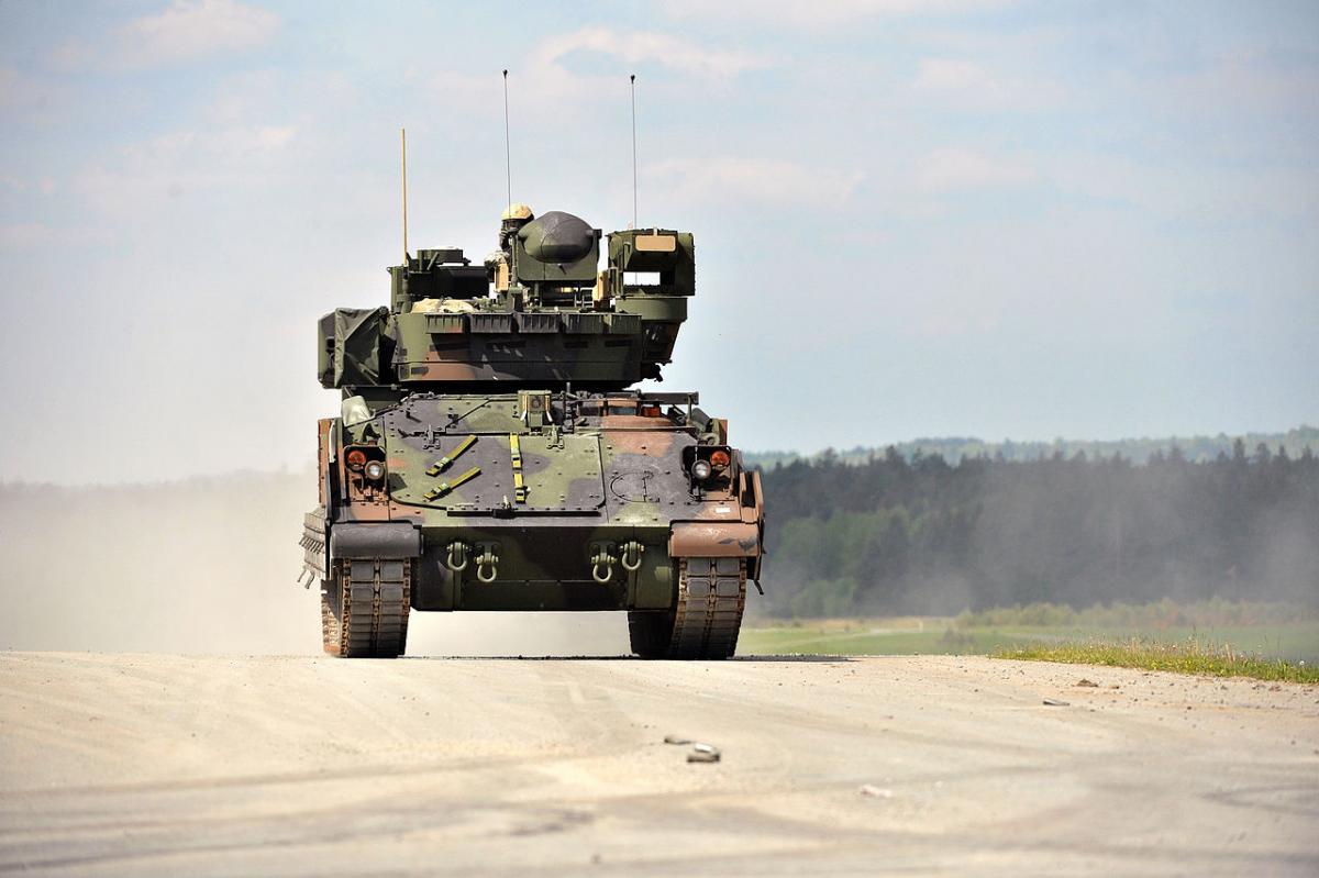 The Armed Forces soon received American Bradley infantry fighting vehicles / Photo by wikimedia.org