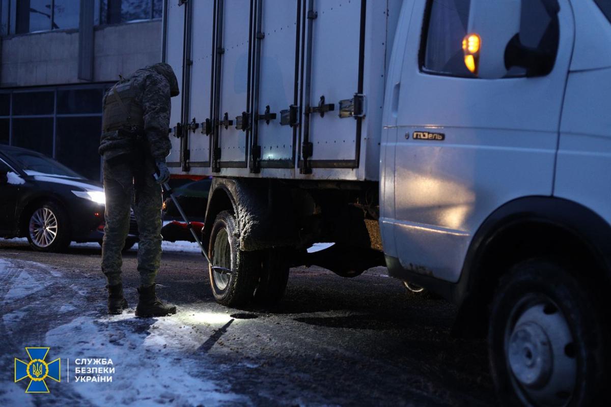 В правительственном квартале Киева СБУ проводит контрразведывательные мероприятия (фото) В правительственном квартале Киева СБУ проводит контрразведывательные мероприятия (фото)