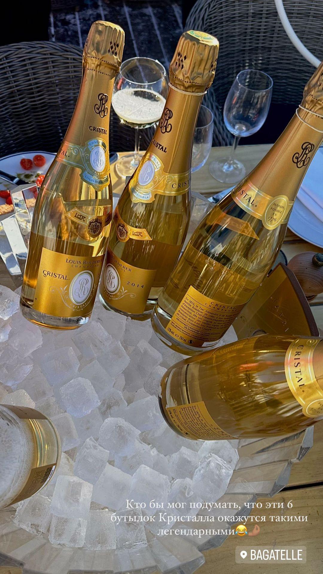 Ошеровський з компанією в Куршевелі замовили шампанське "Кристал" / фото instagram / karinazhosanofficial