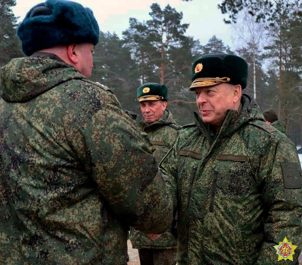 В Беларуси 'засветился' главком Сухопутных войск РФ (фото) В Беларуси 'засветился' главком Сухопутных войск РФ (фото)