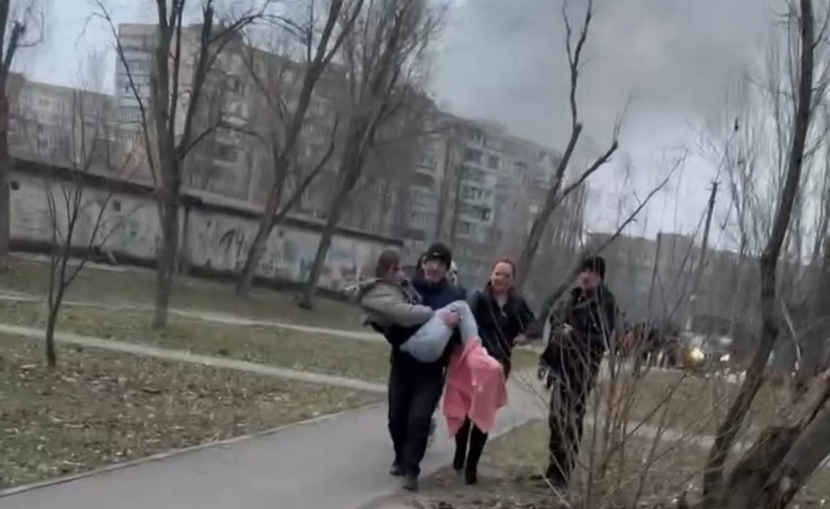 Россияне атаковали Днепр: есть попадание в многоквартирный дом / скриншот Россияне атаковали Днепр: есть попадание в многоквартирный дом / скриншот
