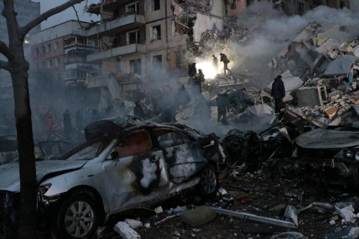 Внаслідок атаки РФ по Дніпру загинули п'ятеро людей, постраждалих – десятки (фото)