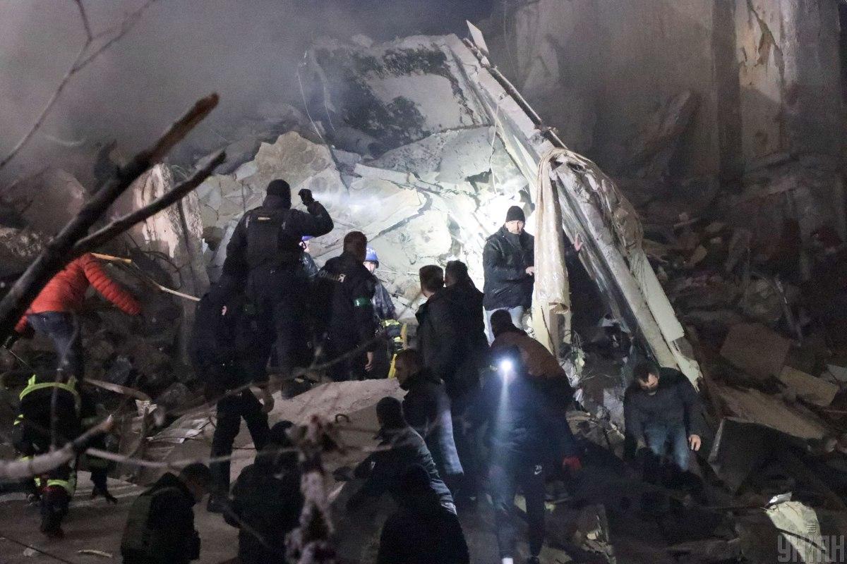 In Dnipro, they continue to search for people under rubble / photo Serhii Diveev, 