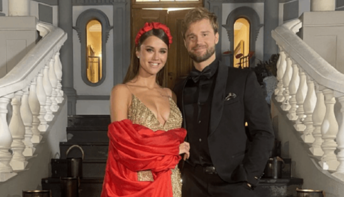 За словами Алекса, нині в нього є дівчина, якій він дарує квіти / фото instagram.com За словами Алекса, нині в нього є дівчина, якій він дарує квіти / фото instagram.com