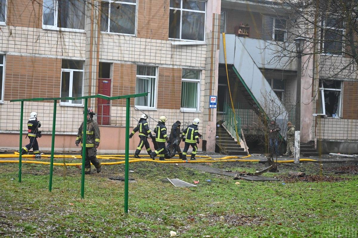 Внаслідок авіакатастрофи вже загинули 17 людей \ фото УНІАН, В'ячеслав Ратинський Внаслідок авіакатастрофи вже загинули 17 людей \ фото УНІАН, В'ячеслав Ратинський