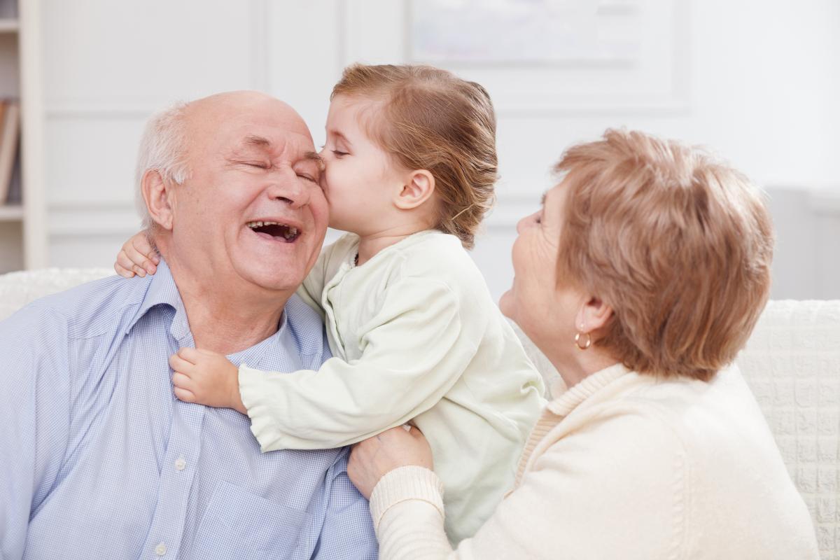 Радуясь внукам, не стоит забывать о чувствах своих детей / фото ua.depositphotos.com