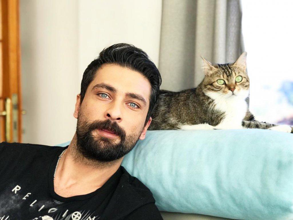 Турецкий актер Онур Туна / Фото - instagram Турецкий актер Онур Туна / Фото - instagram