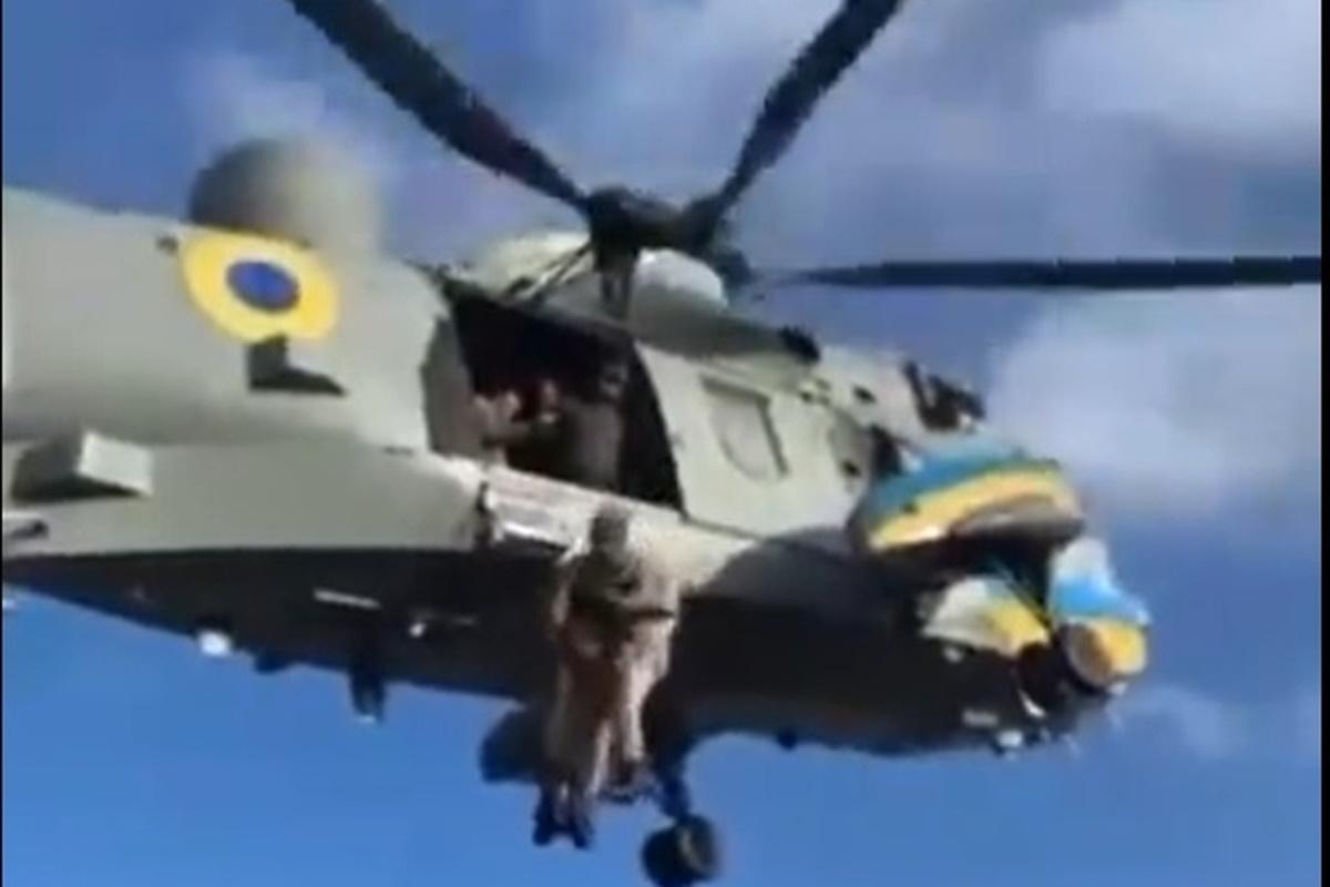Украина получила еще один вертолет / скриншот Украина получила еще один вертолет / скриншот