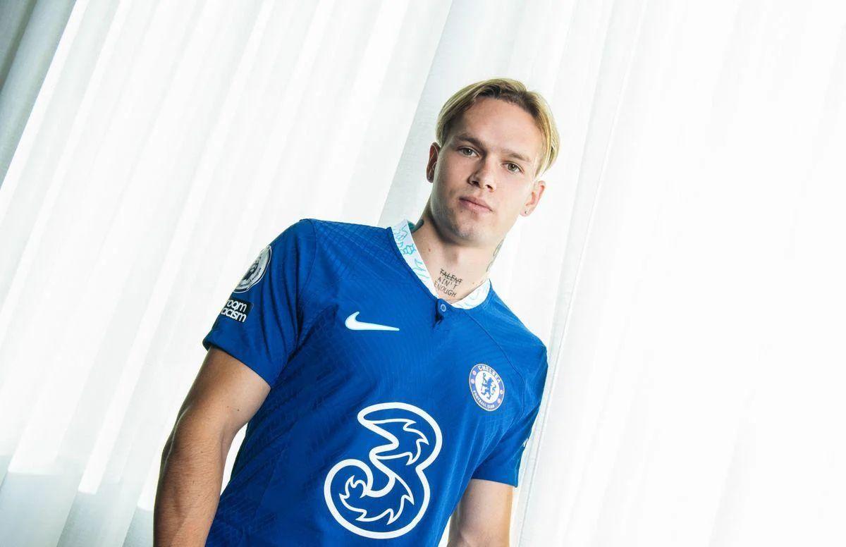 Мудрик не потрапив у заявку на матч з "Ліверпулем" / фото twitter.com/ChelseaFC Мудрик не потрапив у заявку на матч з "Ліверпулем" / фото twitter.com/ChelseaFC