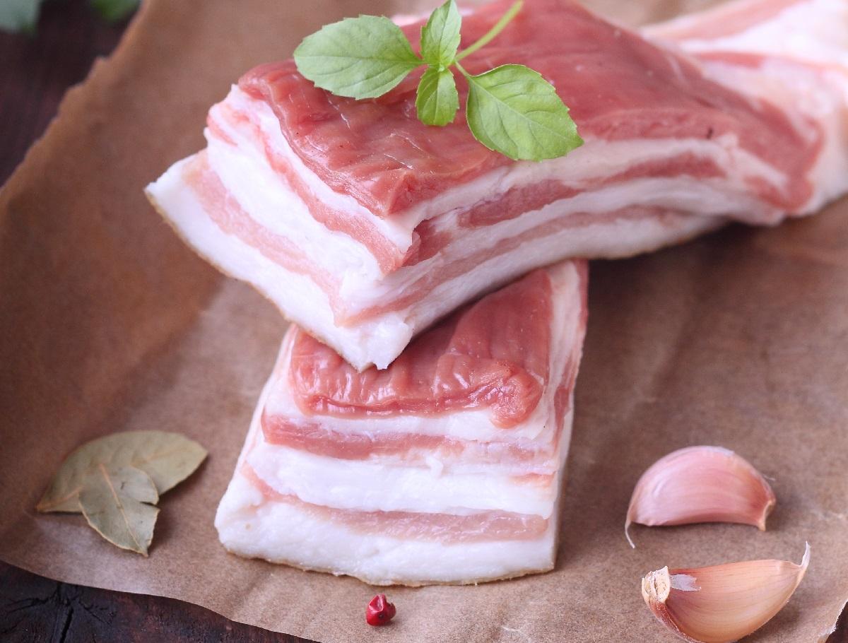 Названы объемы импорта сала в Украину с начала 2023 года / фото ua.depositphotos.com