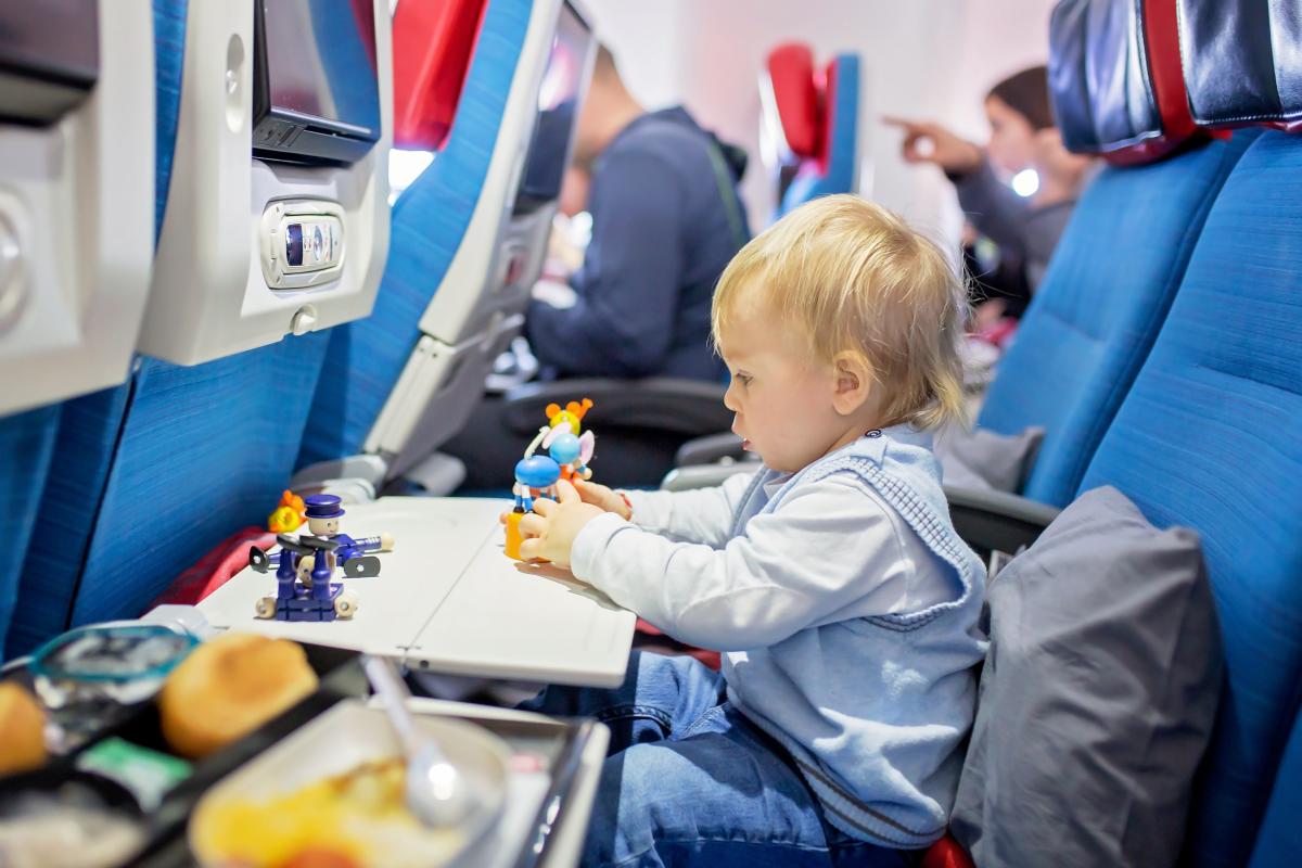 На деяких місцях в літаку не можна літати дітям / фото ua.depositphotos.com