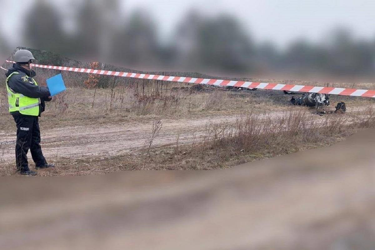 Поліцейські проводять огляд місця події / фото t.me/andrii_nebytov Поліцейські проводять огляд місця події / фото t.me/andrii_nebytov