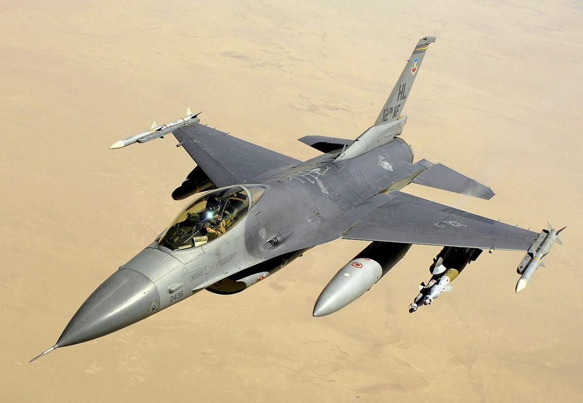 The Armed Forces need F-16 Fighting Falcon fighters / photo-Wikipedia