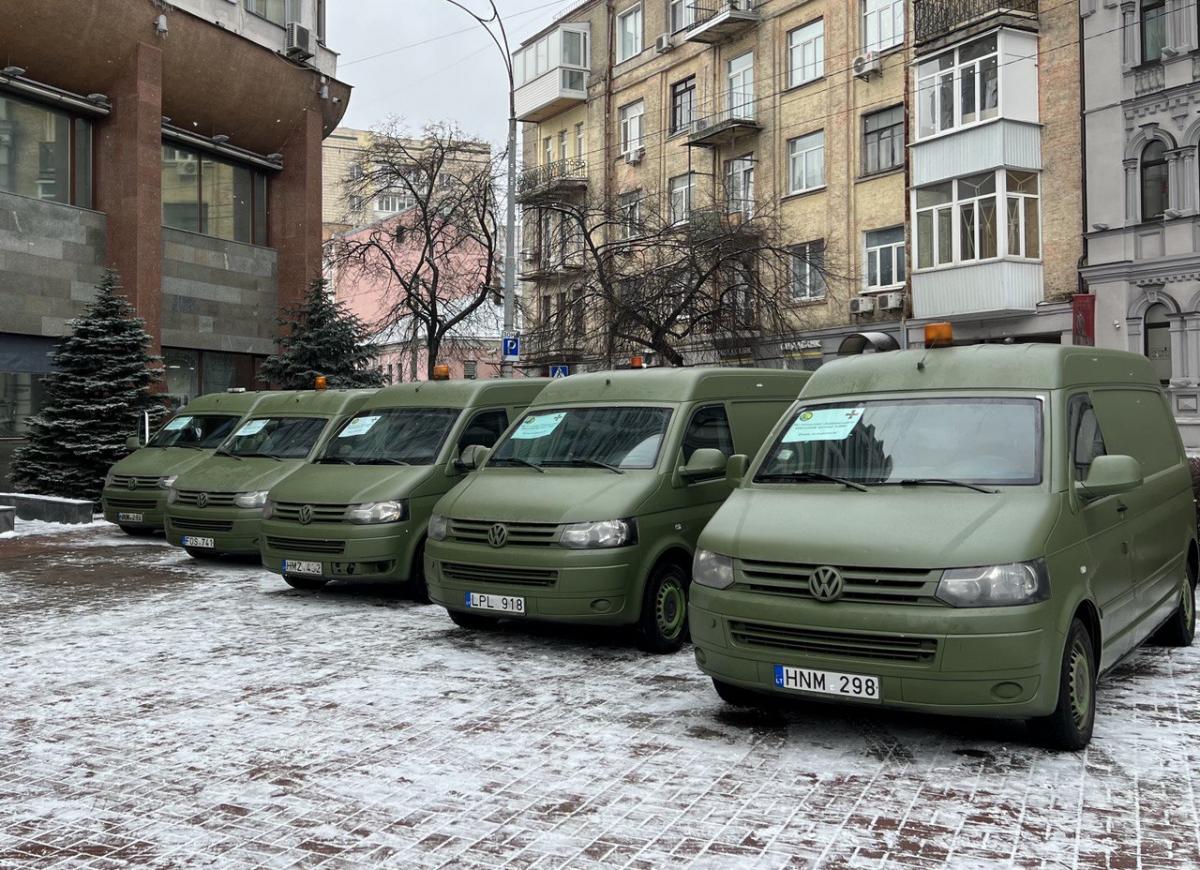 Команда "Київміськбуду" надзвичайно активна у питаннях допомоги українським військовим Команда "Київміськбуду" надзвичайно активна у питаннях допомоги українським військовим